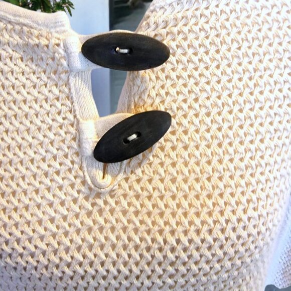 Willow Beige Boho Pullover Open Weave Sweater with Wood Closures Size Small… - Picture 4 of 6